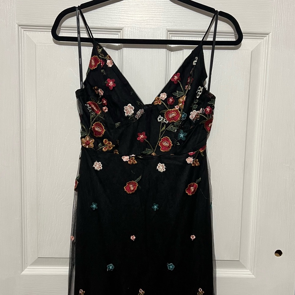 💗 *NEW* Forever 21 - Floral Embroidered Black Floor Length Dress - Picture 2 of 9